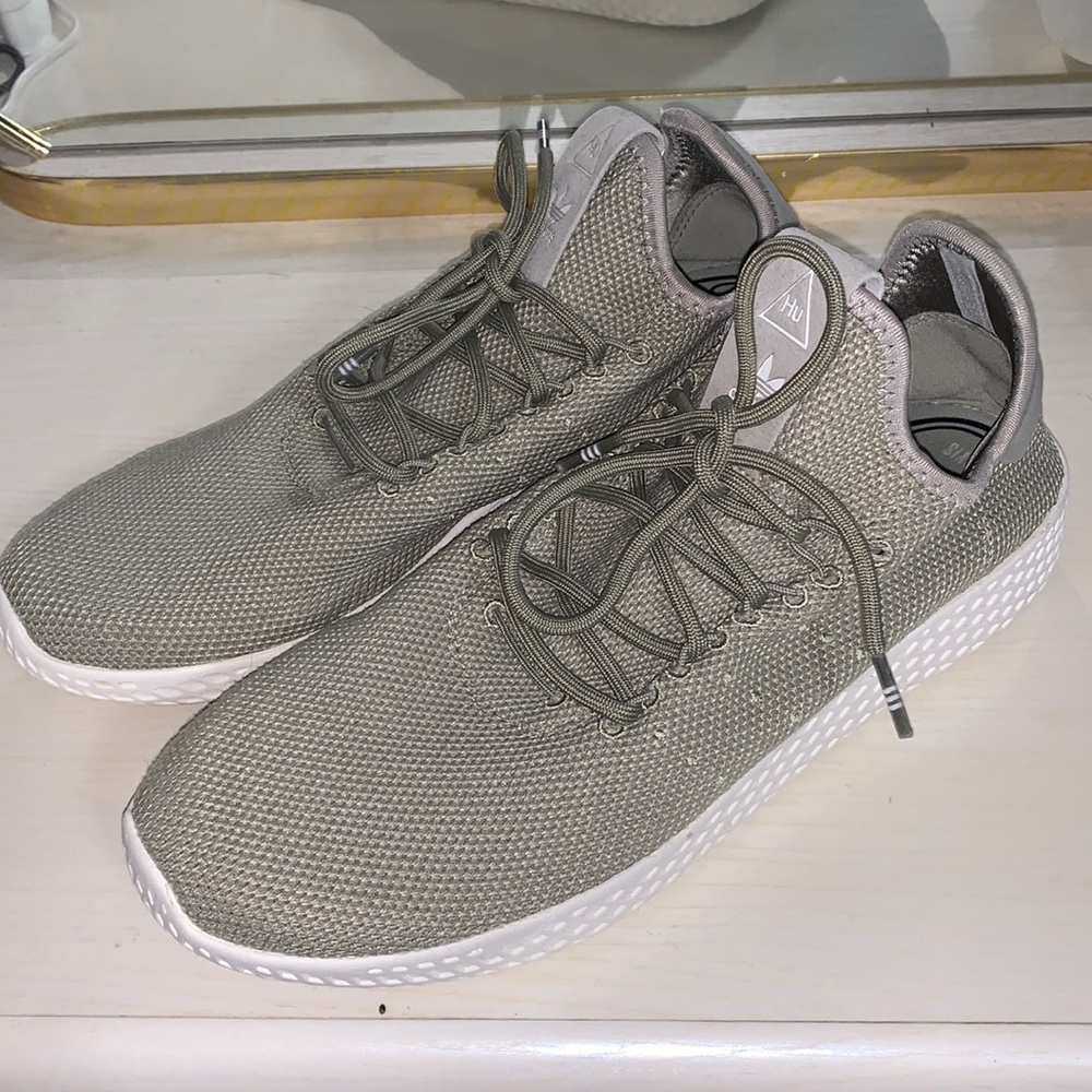 Men’s original ADIDAS × PHARRELL sneakers